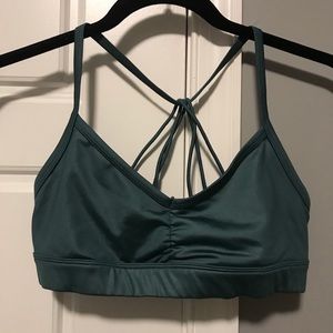 Alo Goddess Bra in green